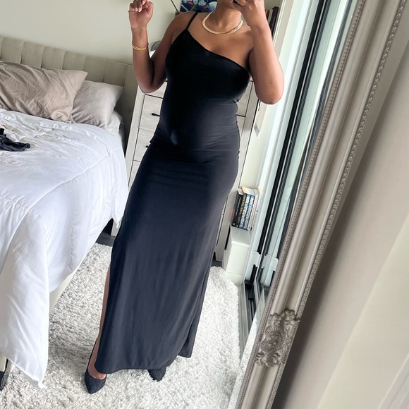 Pretty Little Thing One Shoulder Dress - Picture 5 of 6